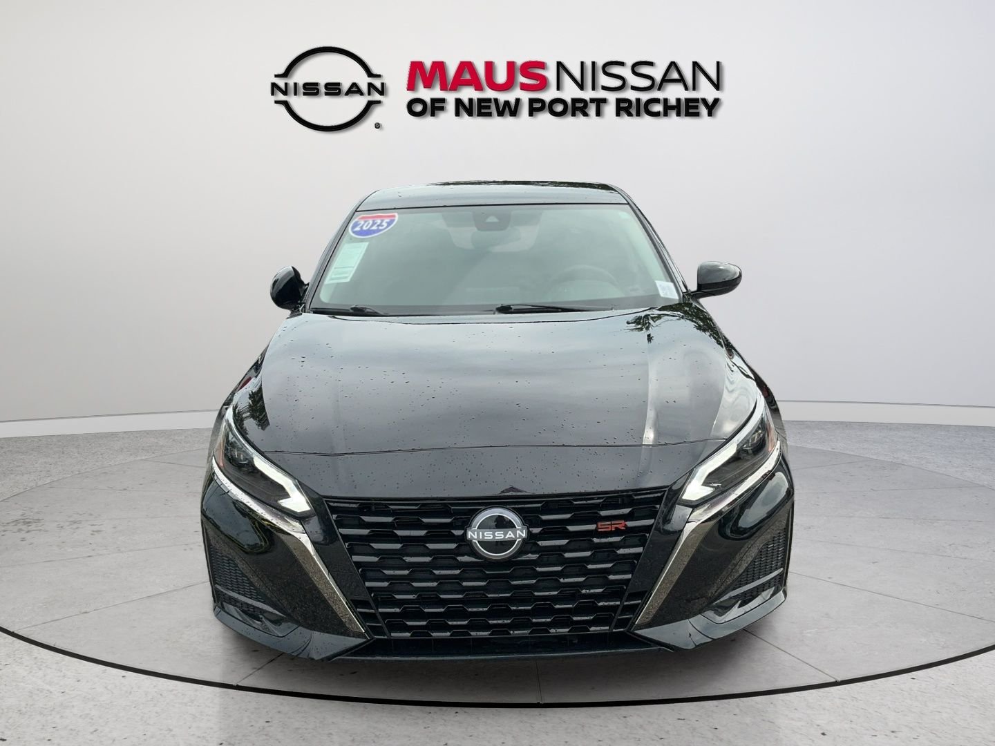 Used 2025 Super Black Nissan 2.5 SR image 2