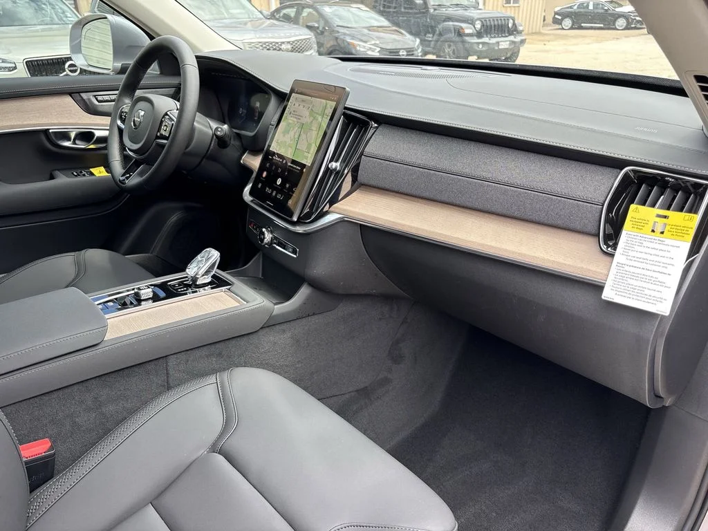 New 2026 Aurora Silver Volvo Plus image 30
