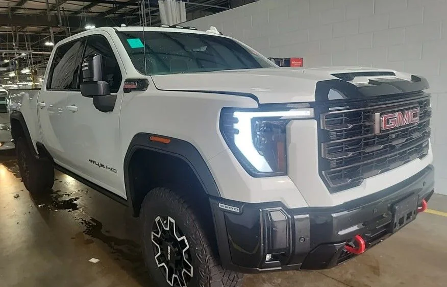 Used 2025 White GMC AT4X image 1