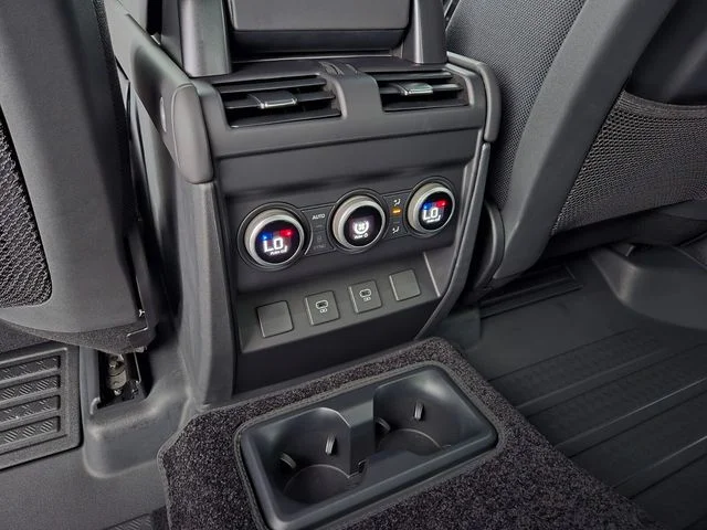 2025 Land Rover Defender V8 - Photo 13