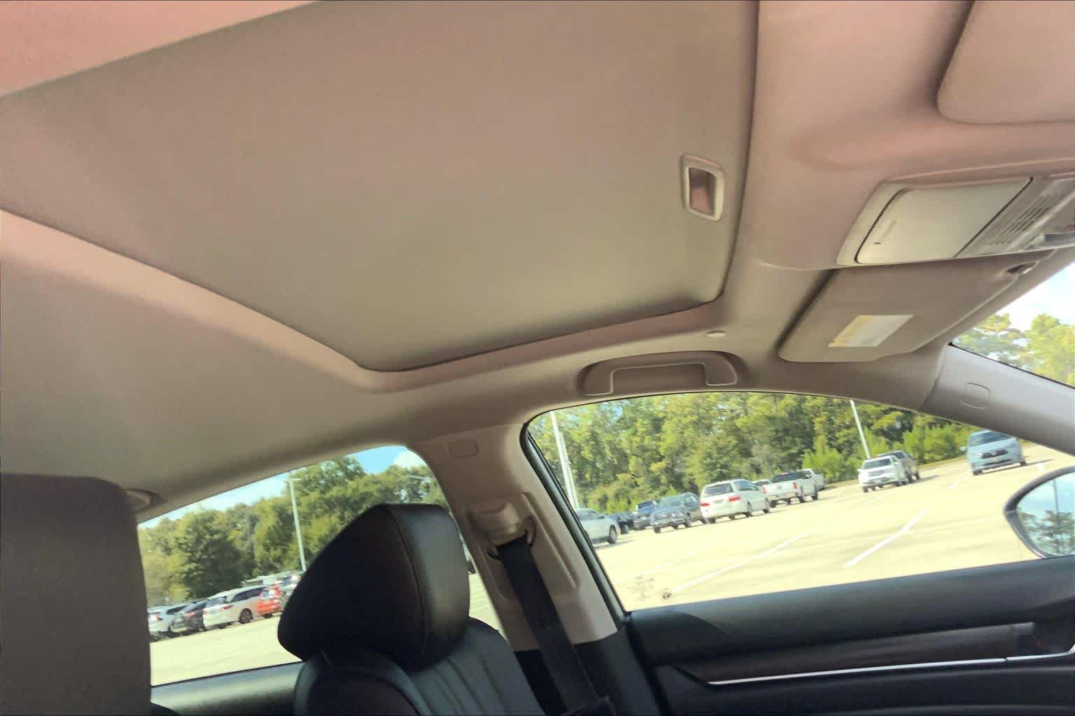 Used 2019 Lunar Silver Metallic Honda EX-L image 14