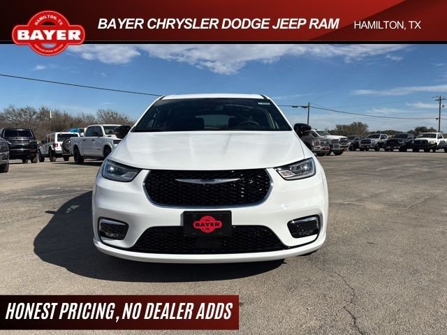 2026 Chrysler Pacifica Select's photo