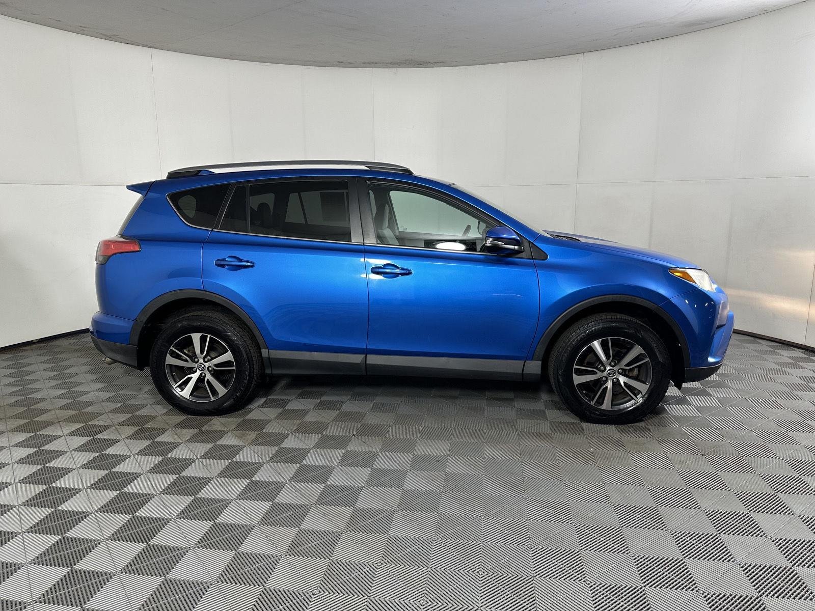Used 2017 Electric Storm Blue Toyota XLE image 4