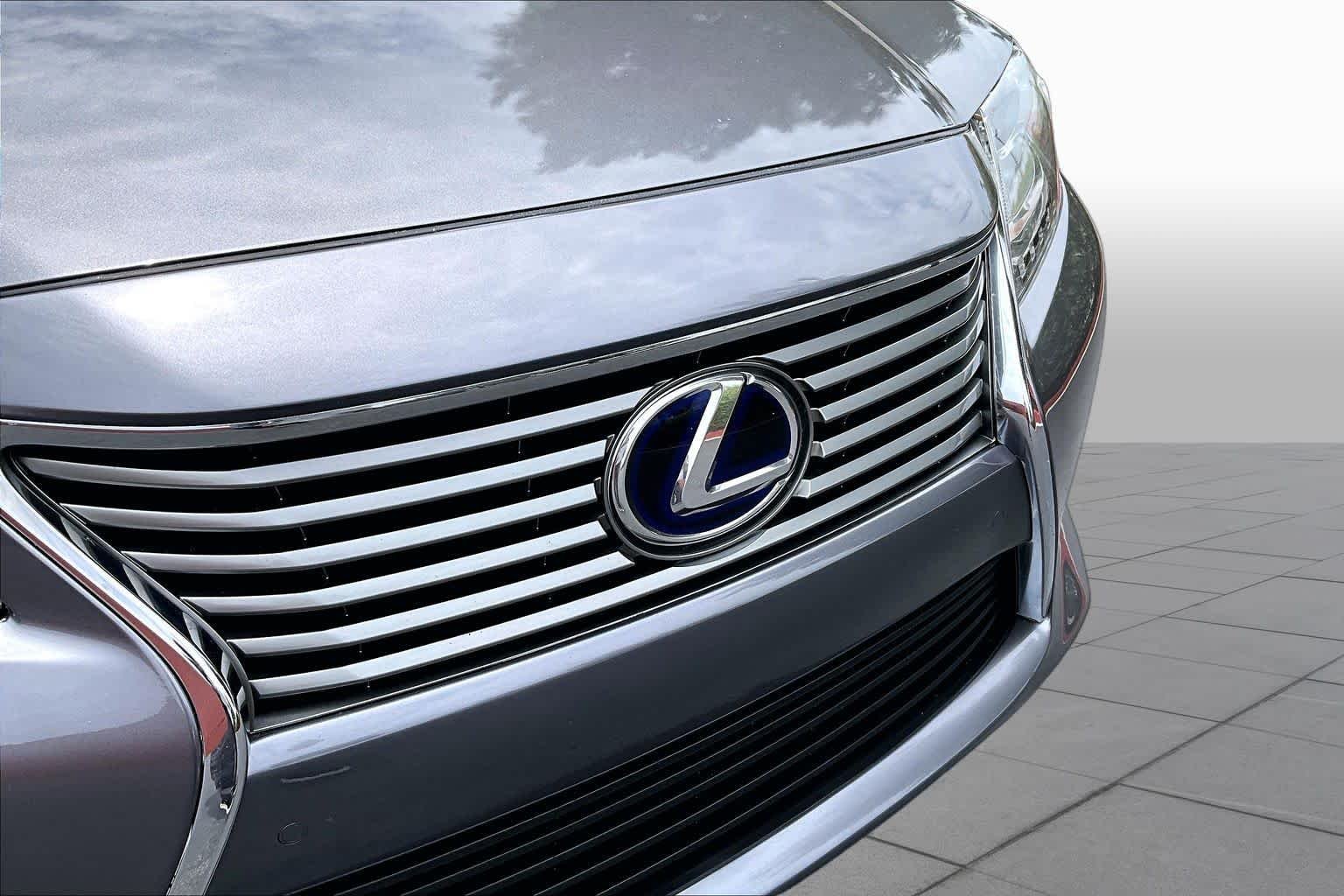 Used 2014 Nebula Gray Pearl Lexus Hybrid image 29