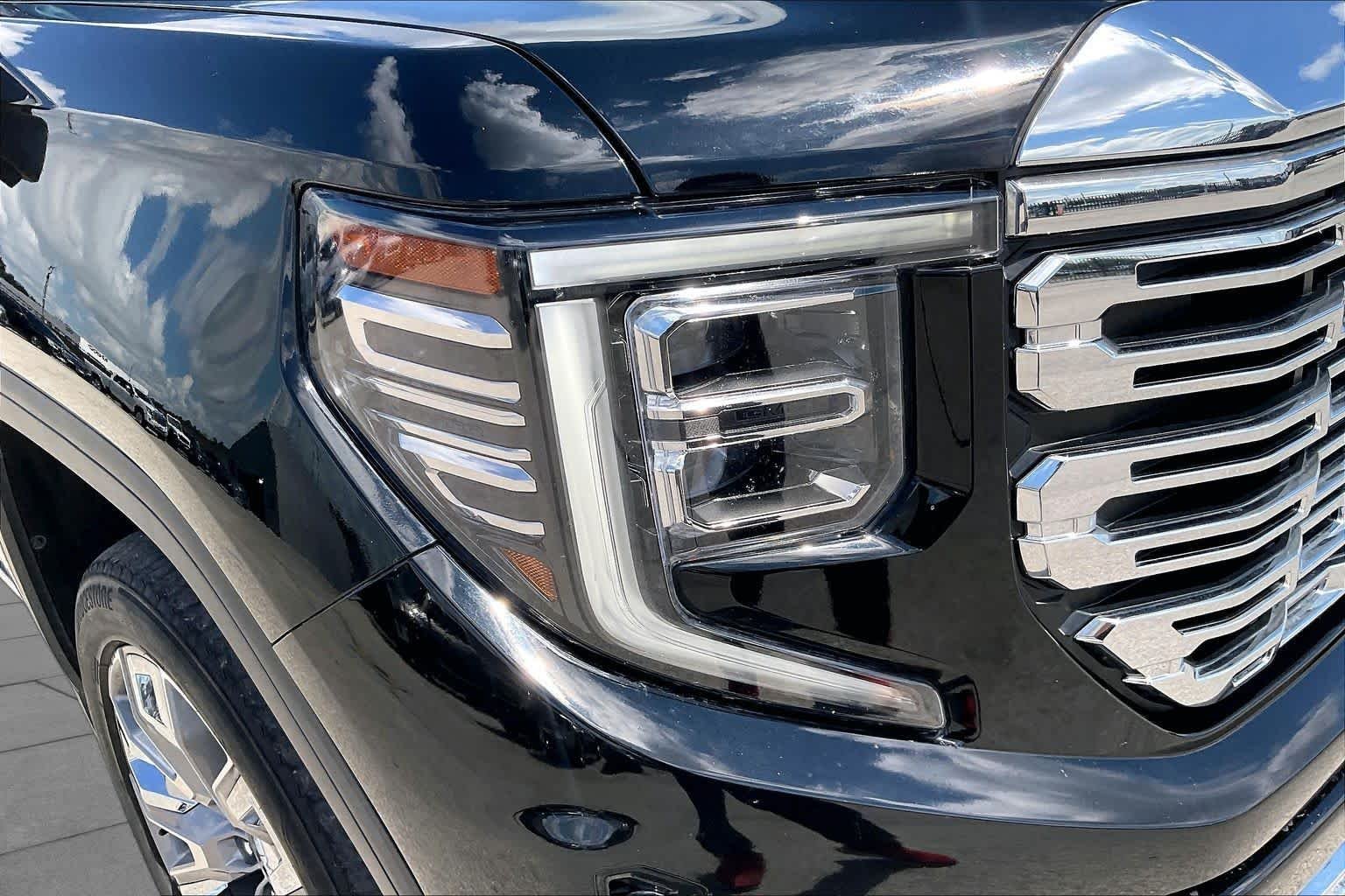 Used 2024 Onyx Black GMC Denali image 28