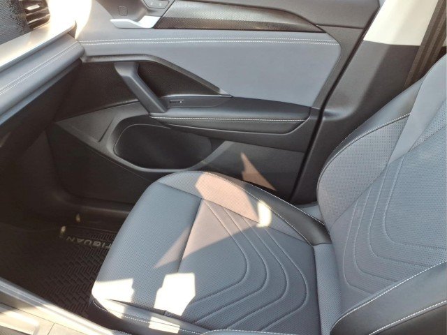 Certified Used 2025 Platinum Gray Metallic Volkswagen SE image 16