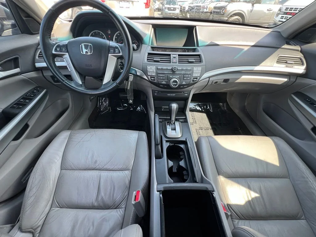 Used 2009 Alabaster Silver Metallic Honda EX-L image 17