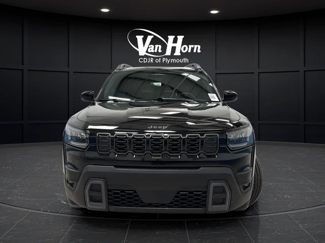 New 2026 Diamond Black Crystal Pearl-Coat Exterior Paint Jeep Limited image 2
