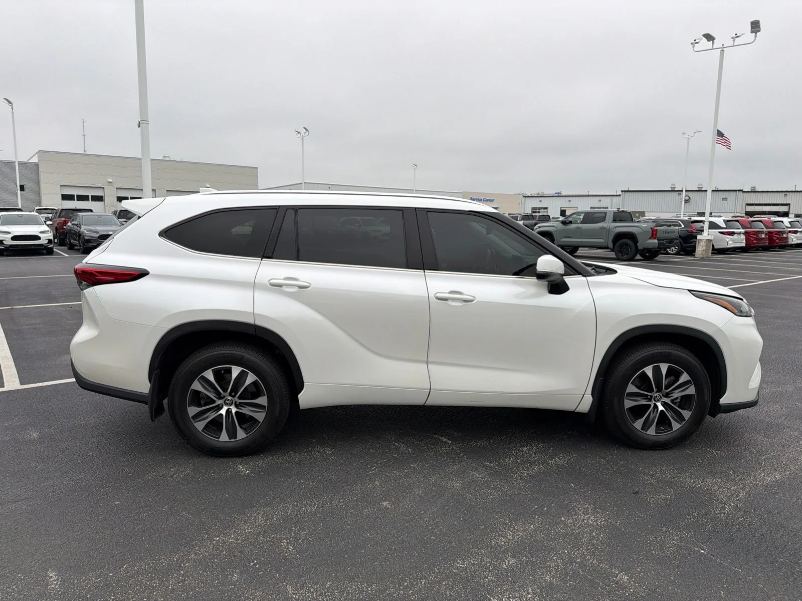 Used 2021 White Toyota XLE image 8