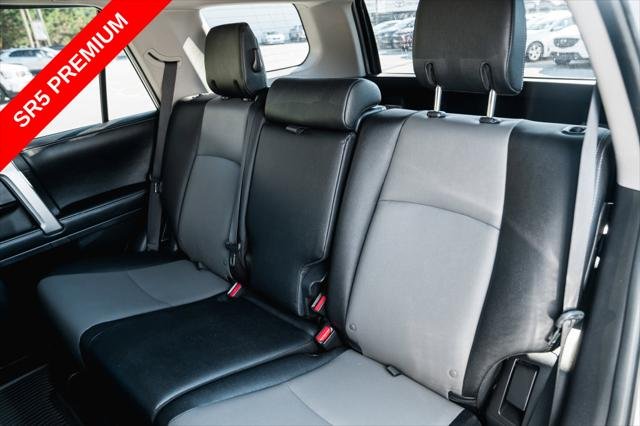 Certified Used 2019 CLASSIC SILVER MET Toyota  image 28