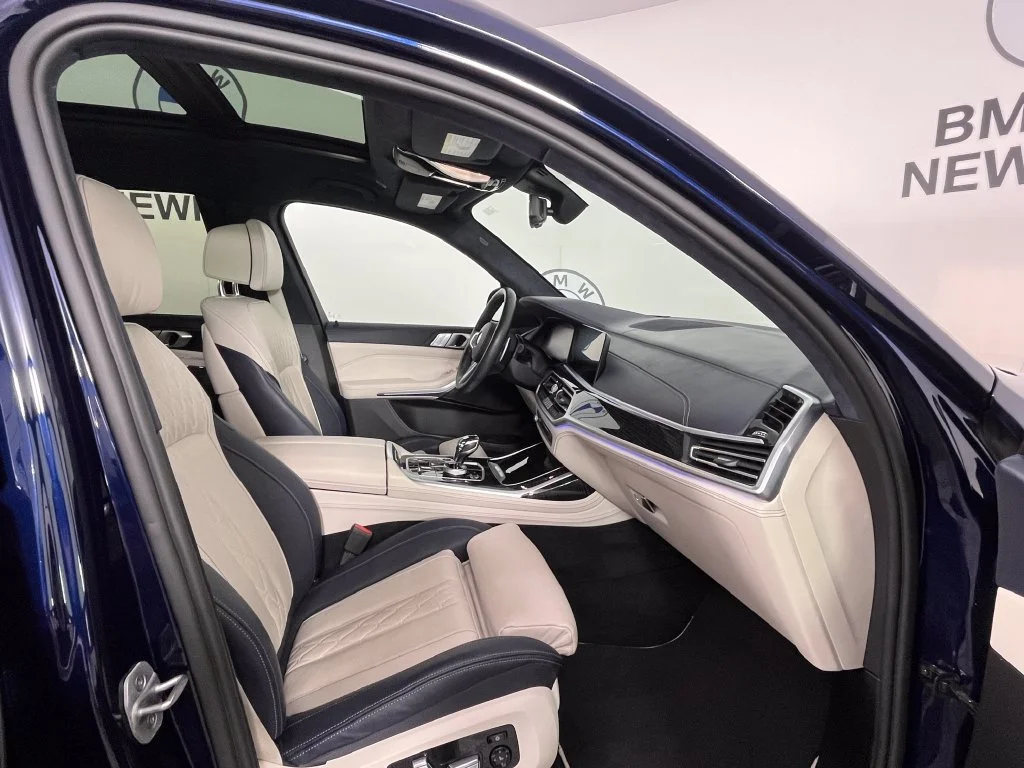 Used 2021 Blue BMW xDrive40i image 26
