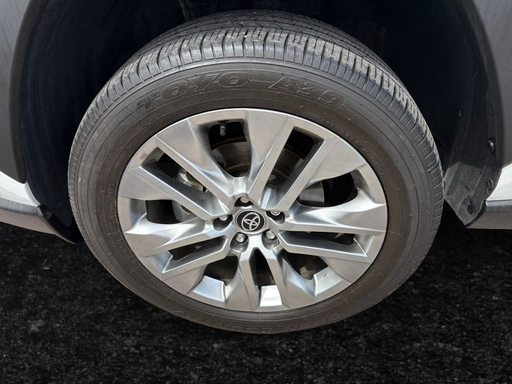 Used 2023 Beige Toyota XLE Premium image 27
