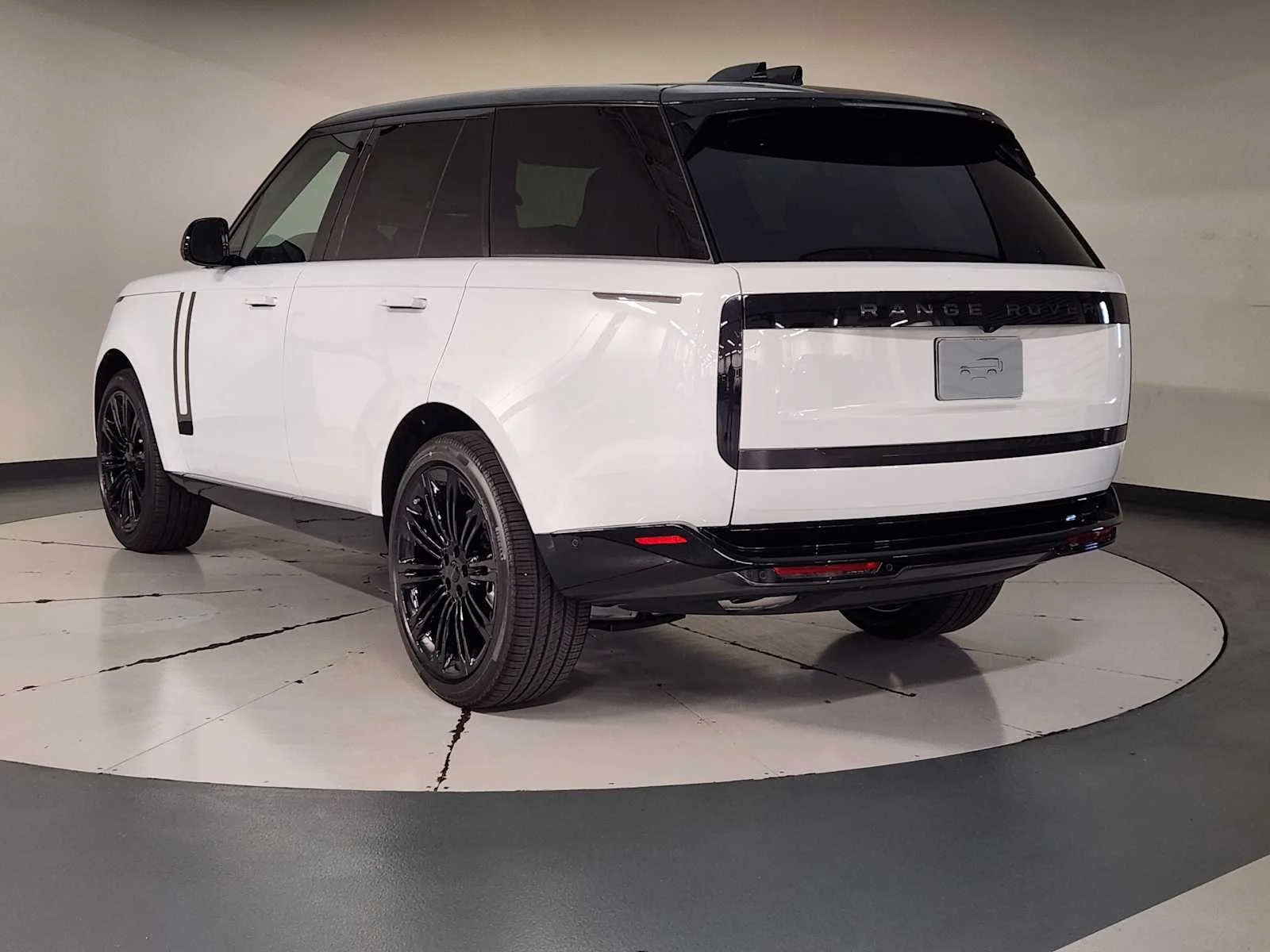 New 2026 Fuji White Land Rover SE - P400 SWB image 12