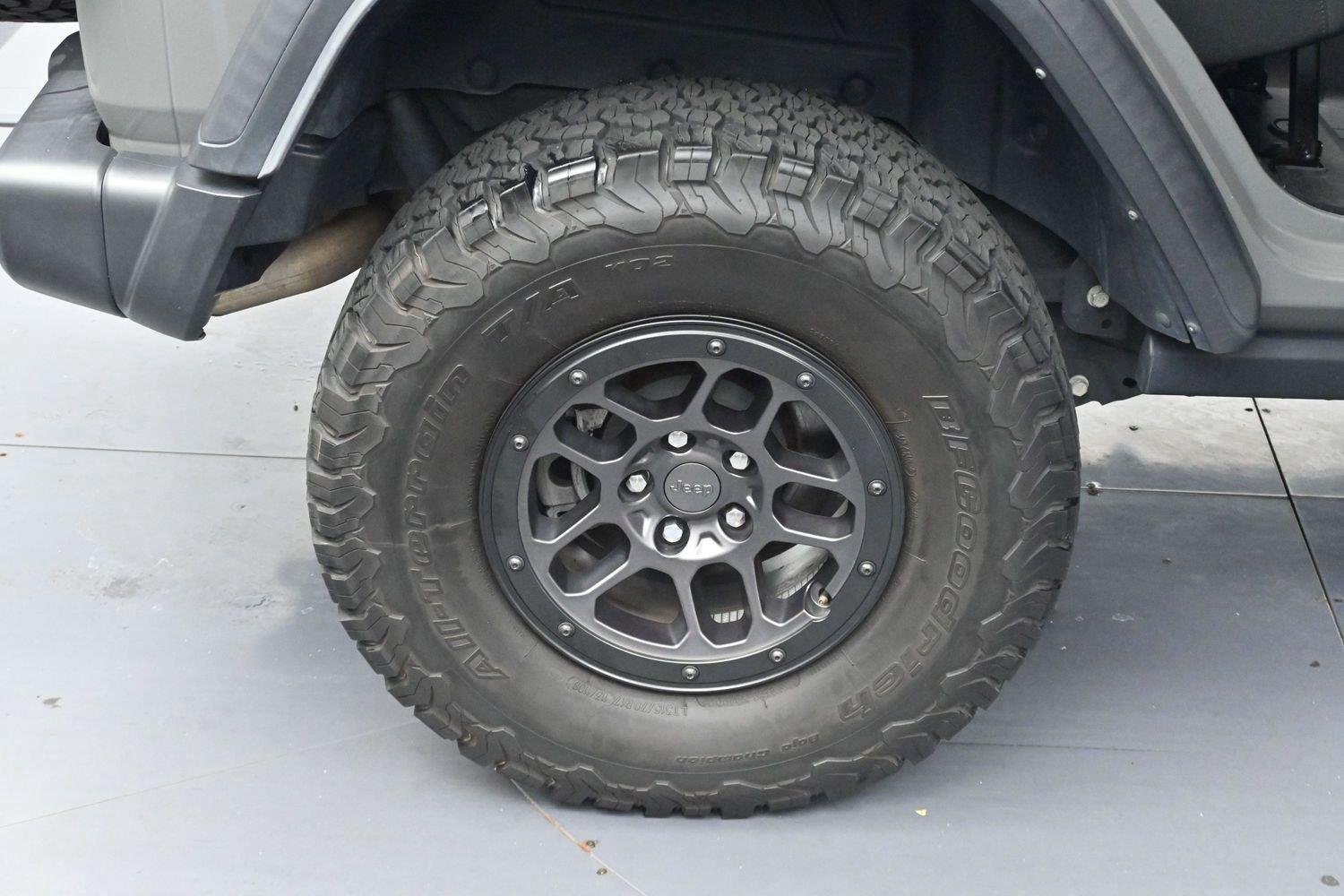 Used 2023 Gray Jeep High Tide image 31