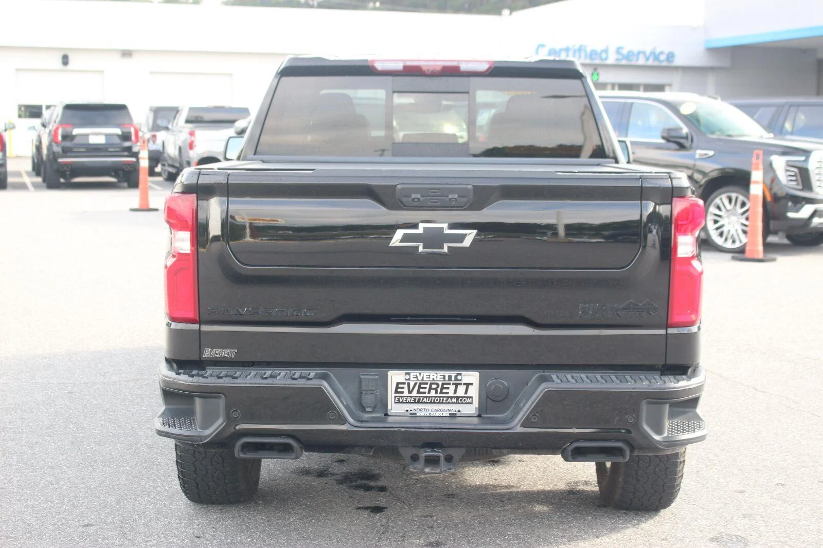 Used 2024 Black Chevrolet High Country image 6