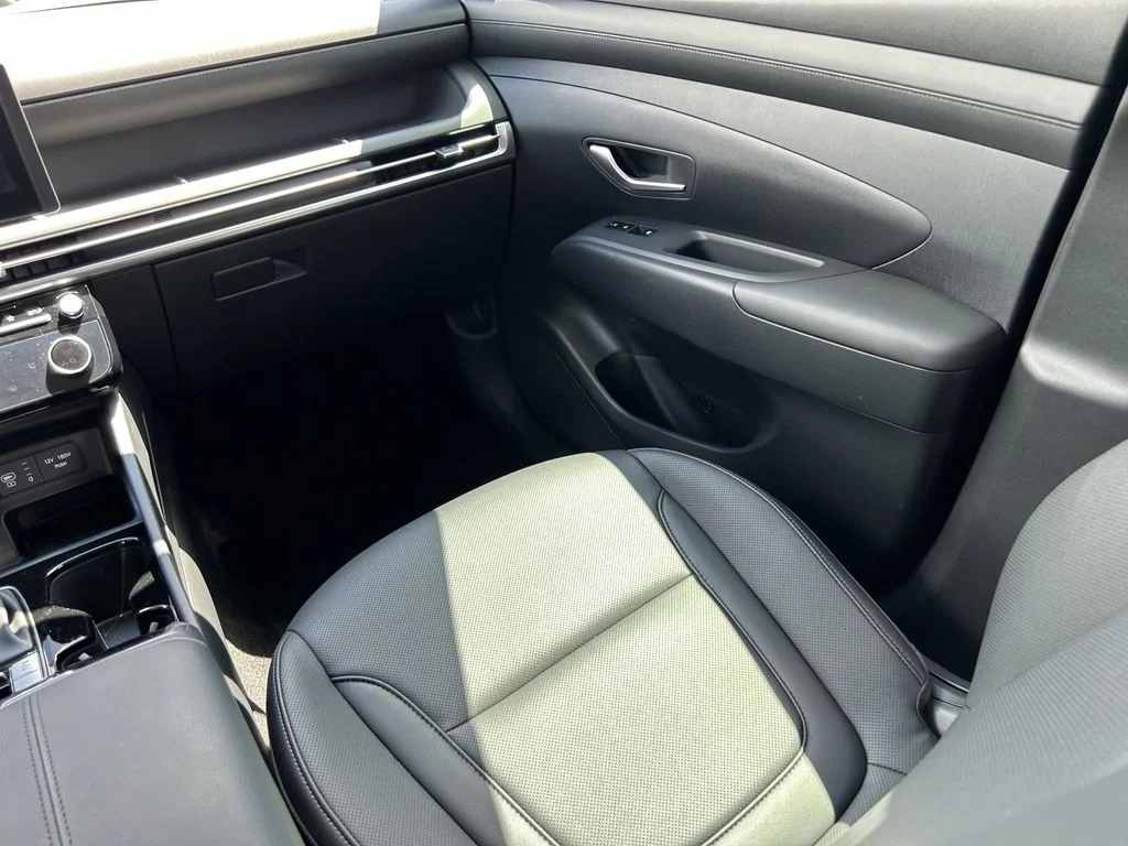 Used 2025 Gray Hyundai SEL Convenience image 21