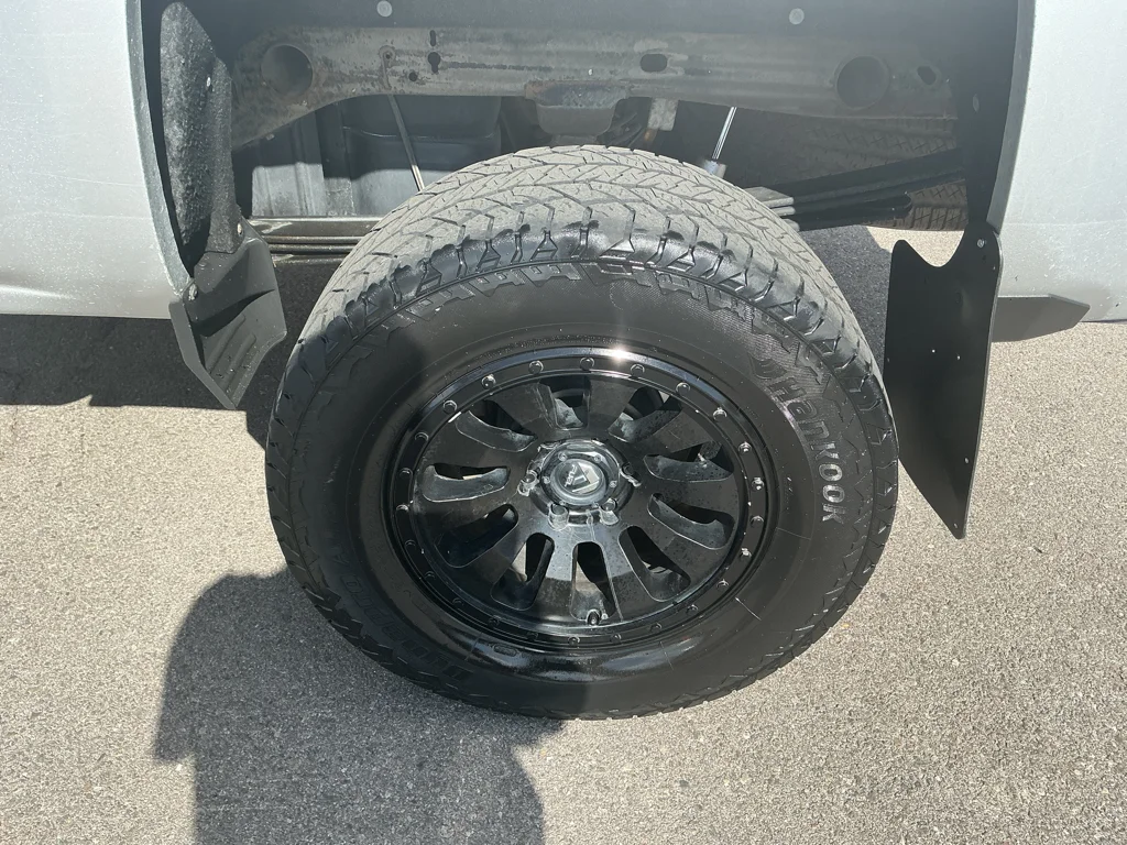 Used 2018 Silver Ice Metallic Chevrolet LT image 7