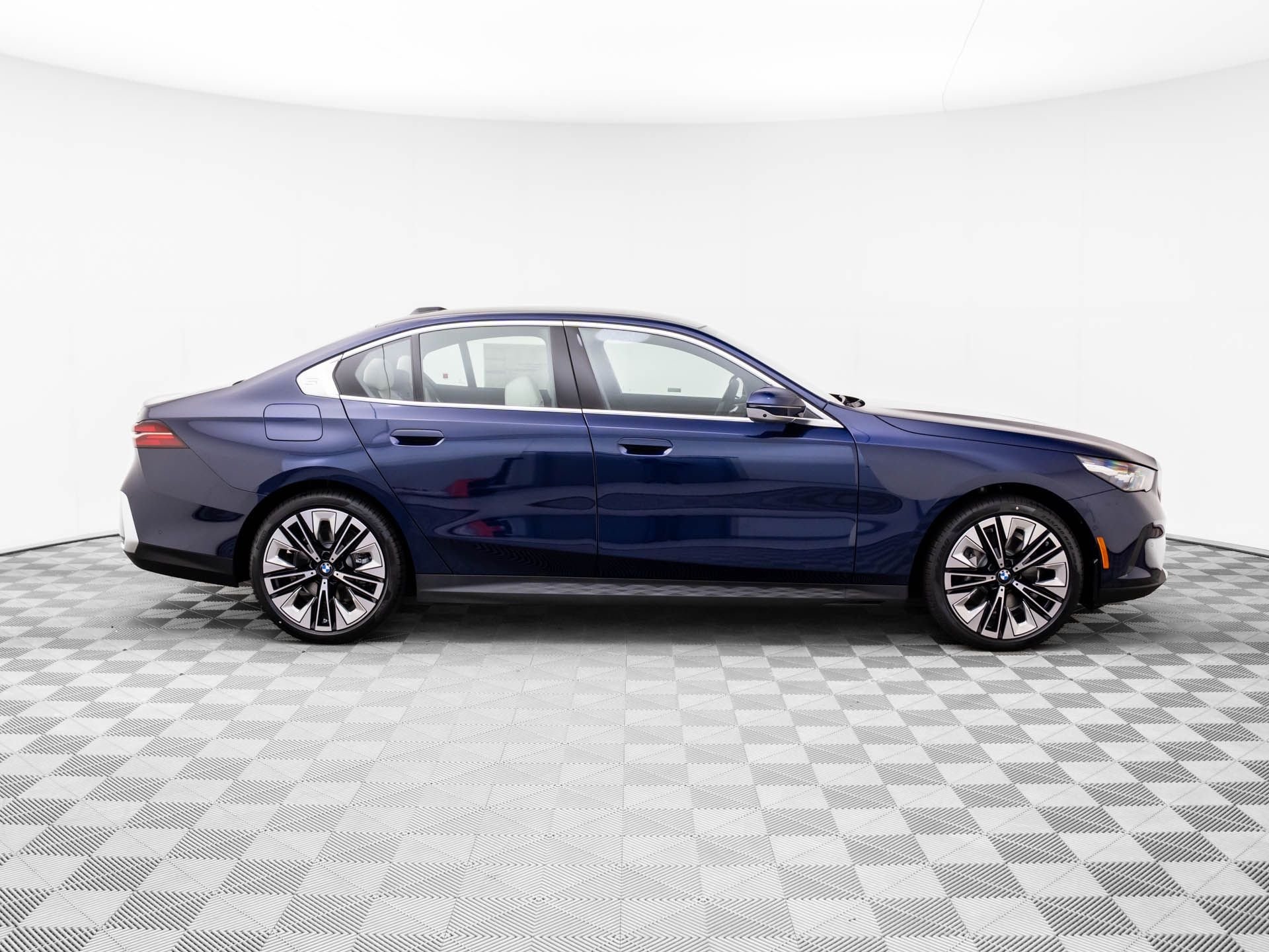 New 2026 Tanzanite Blue II Metallic BMW 530i xDrive image 7