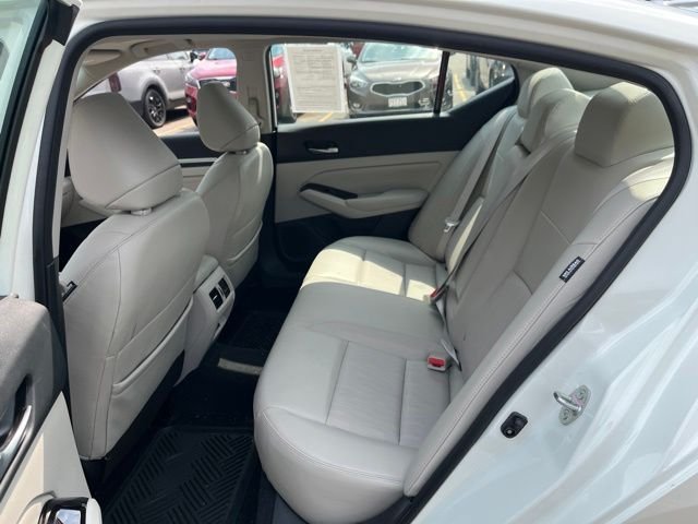 Used 2022 White Nissan 2.5 SL image 14