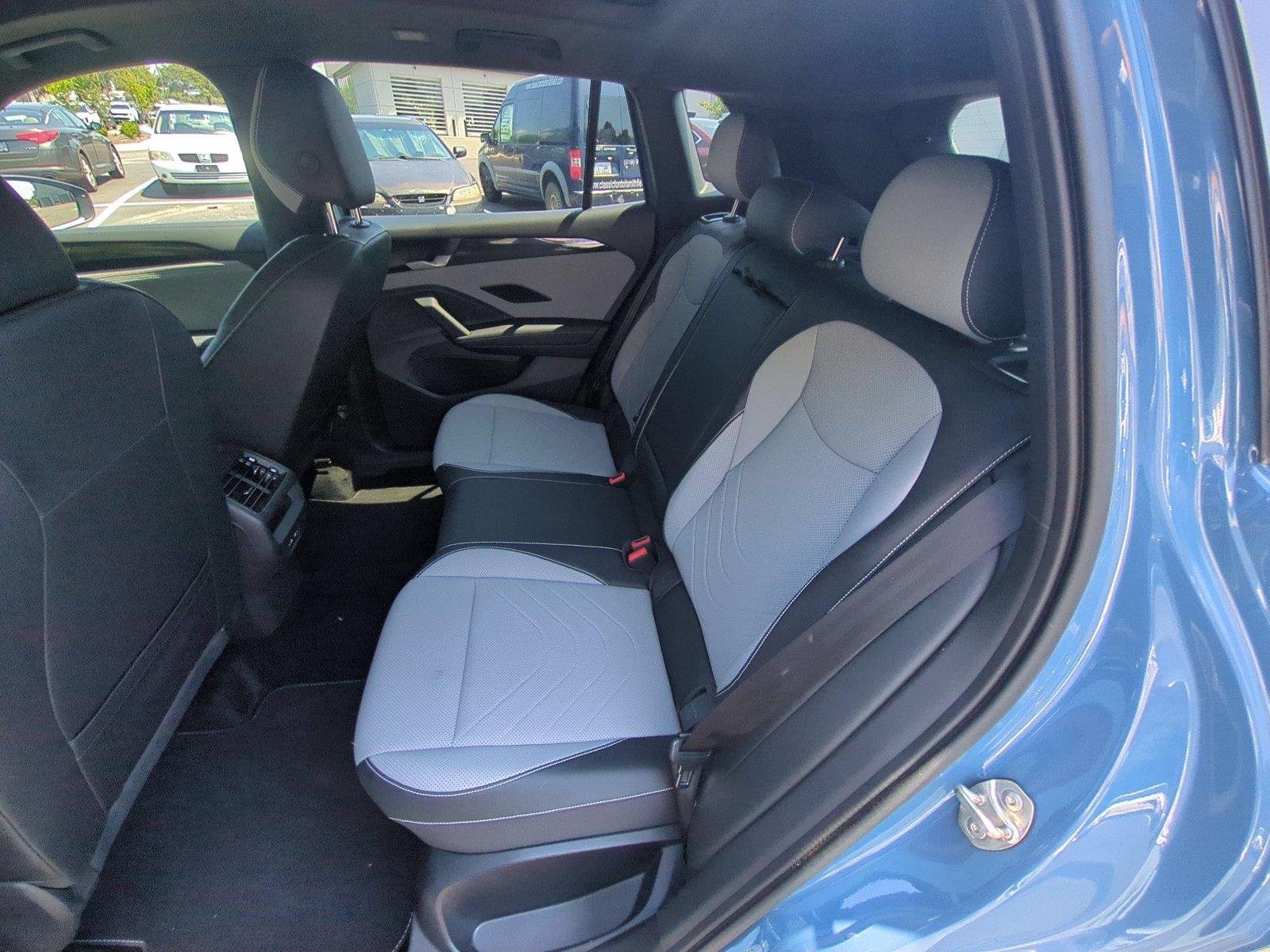 Used 2025 Monterey Blue Pearl VOLKSWAGEN SERBLK image 32