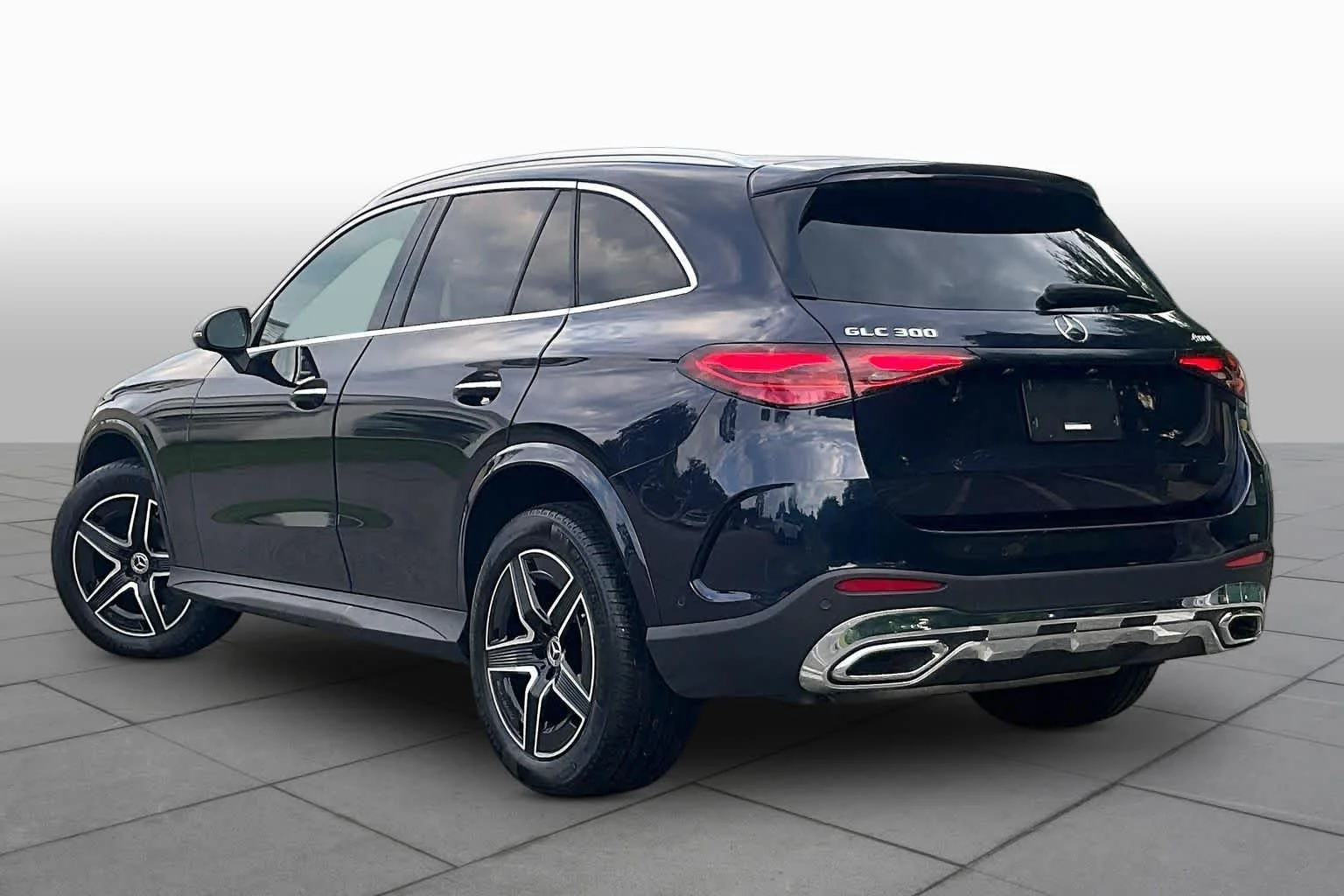 Used 2023 Nautical Blue Metallic Mercedes-Benz GLC 300 image 11