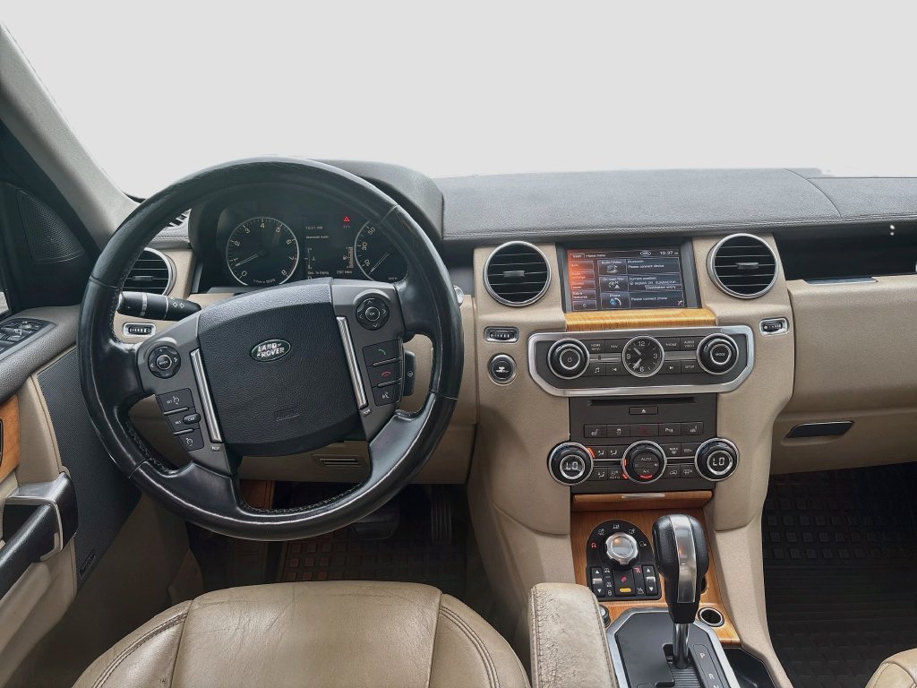 Used 2012 White Land Rover V8 image 21