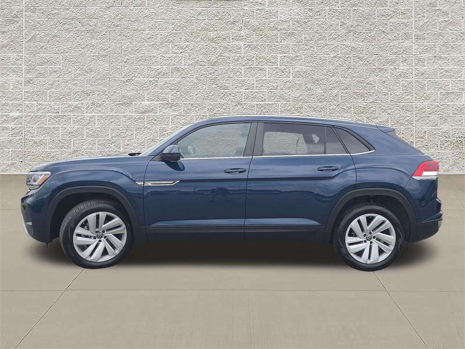 Certified Used 2023 Blue Metallic Volkswagen 3.6L V6 SE w/Technology image 4