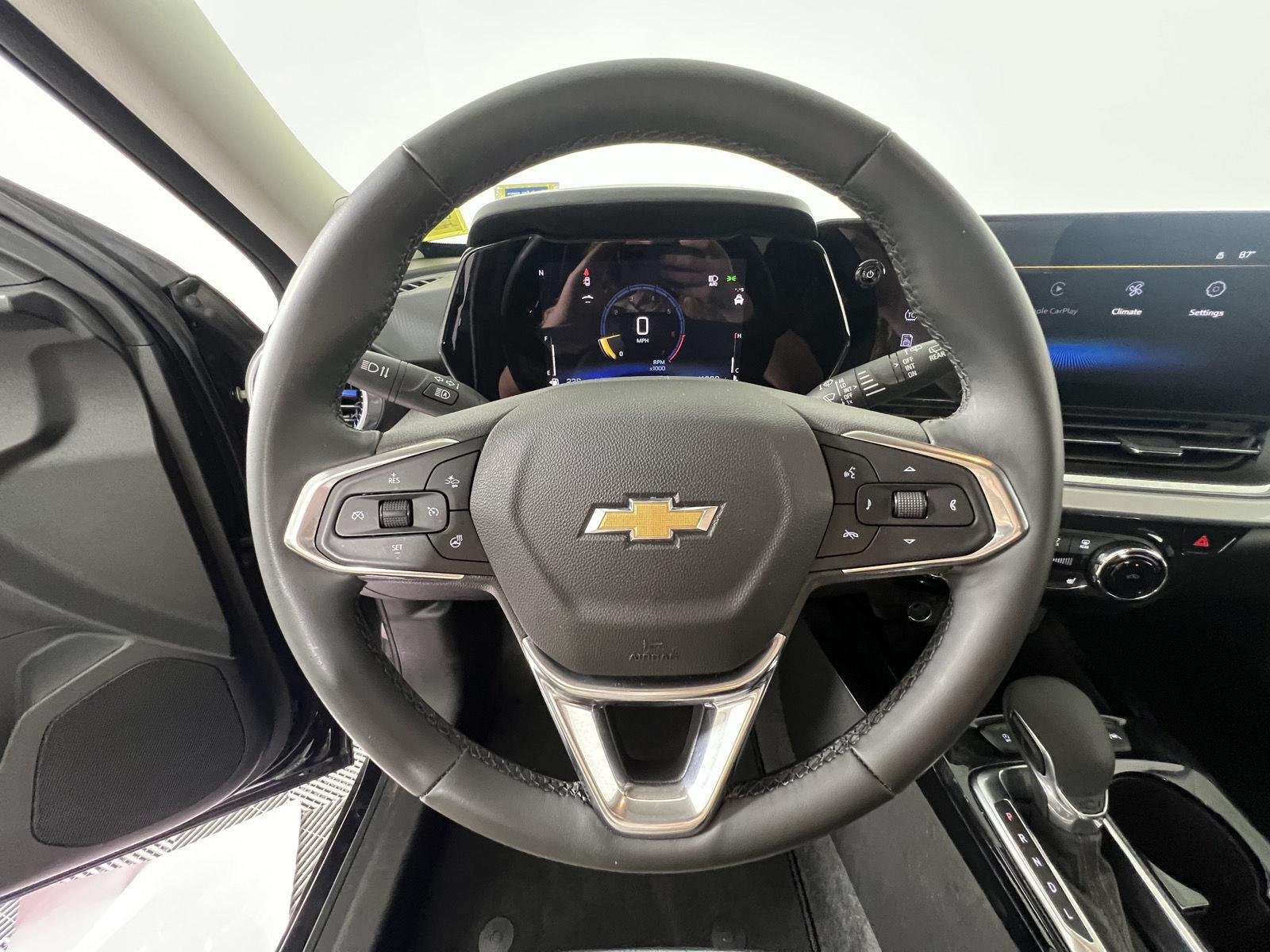 Used 2025 Mosaic Black Metallic Chevrolet LT image 13