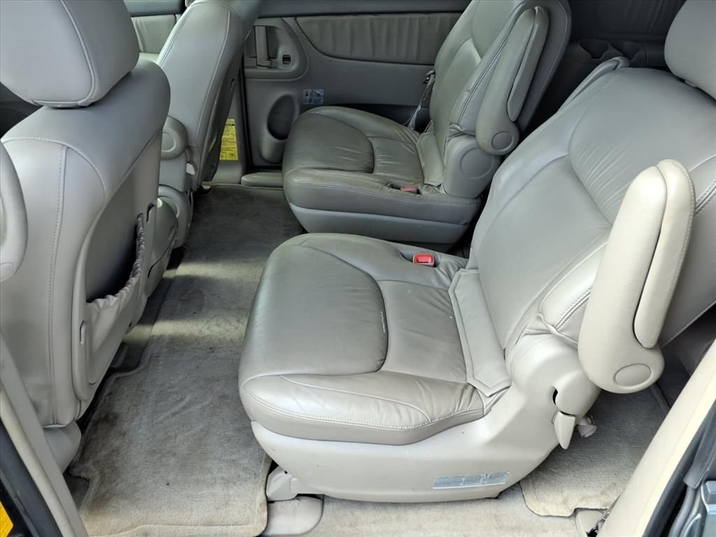 Used 2004 Green Toyota XLE image 14