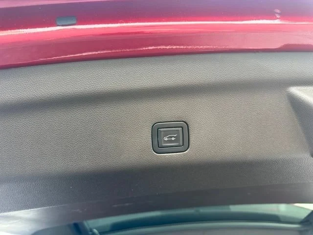 Used 2021 CAYENNE RED TINTCOAT GMC Denali image 19