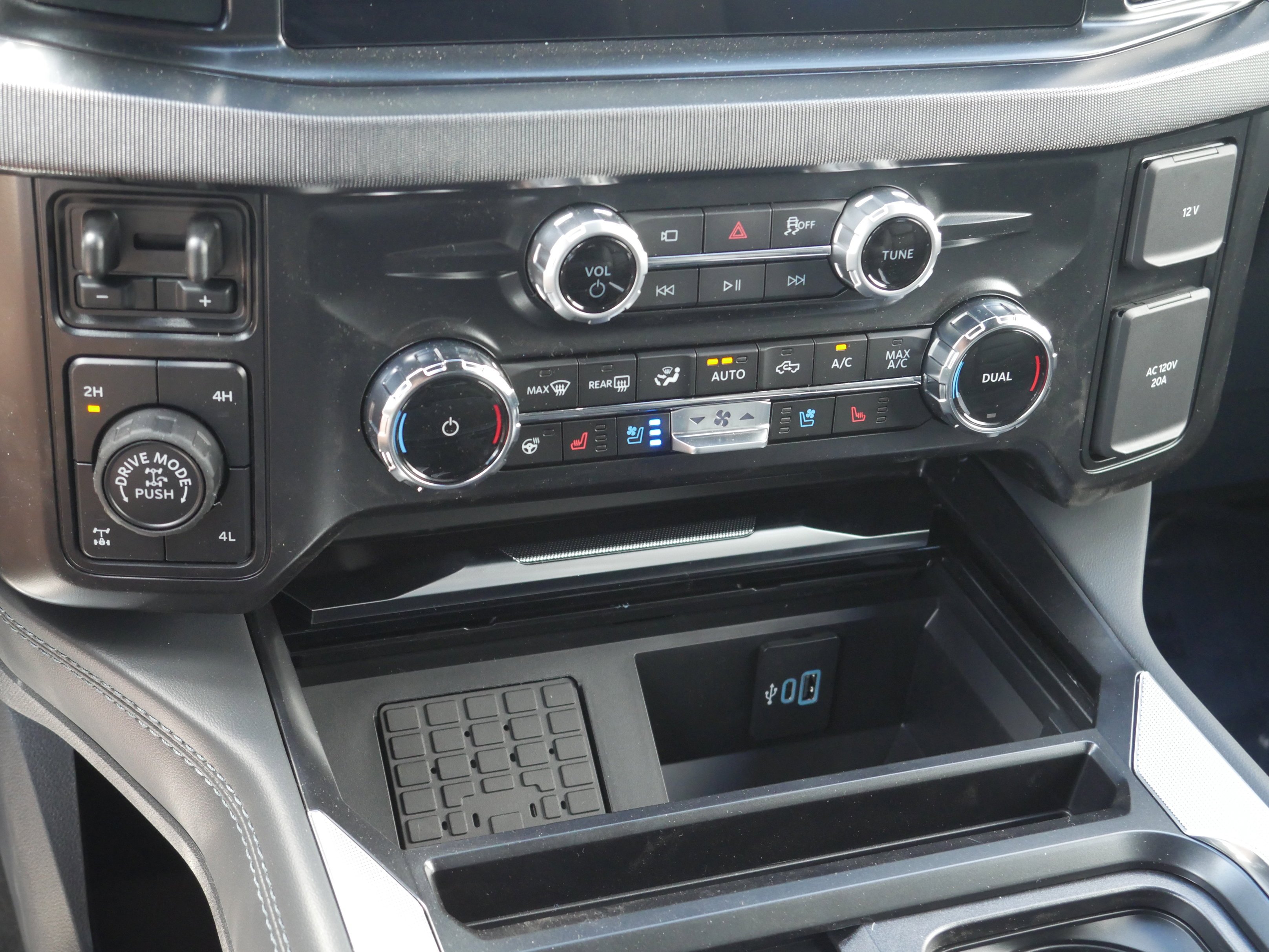 New 2026 Carbonized Gray Metallic Ford F-350® Platinum® image 19