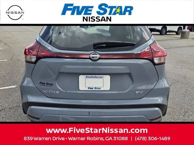 Used 2023 Gray Nissan SV image 10
