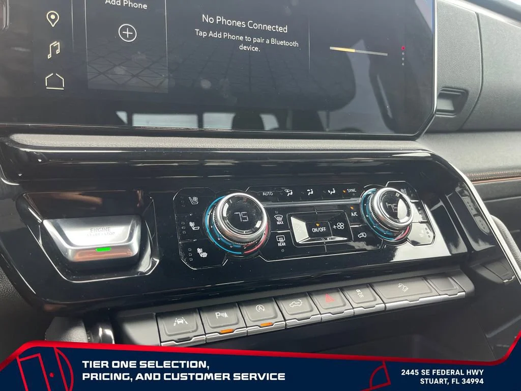 Used 2025 Summit White GMC AT4 image 29