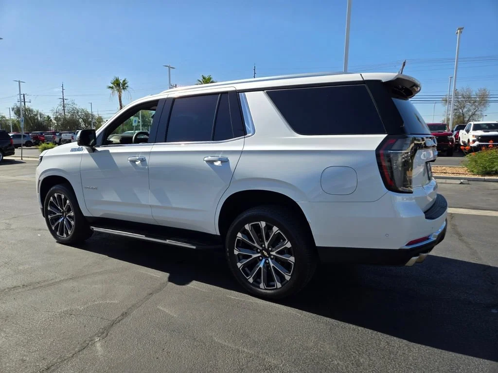 Used 2025 Iridescent Pearl Tricoat Chevrolet High Country image 12