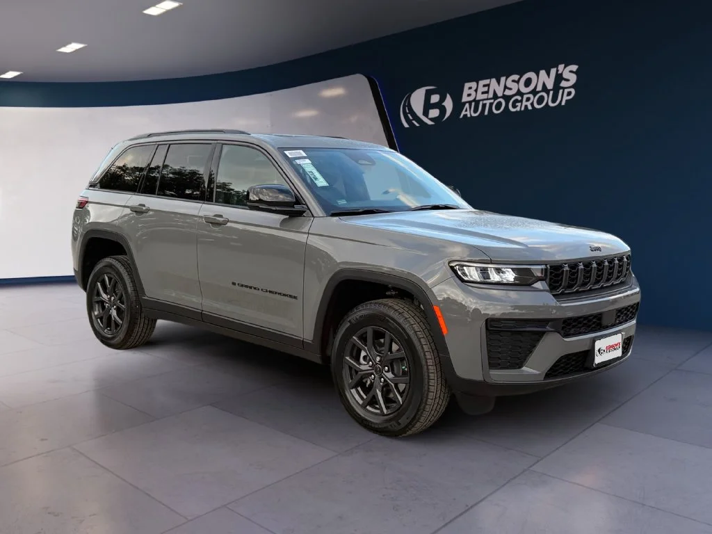New 2027 Gray Jeep Laredo Altitude image 7