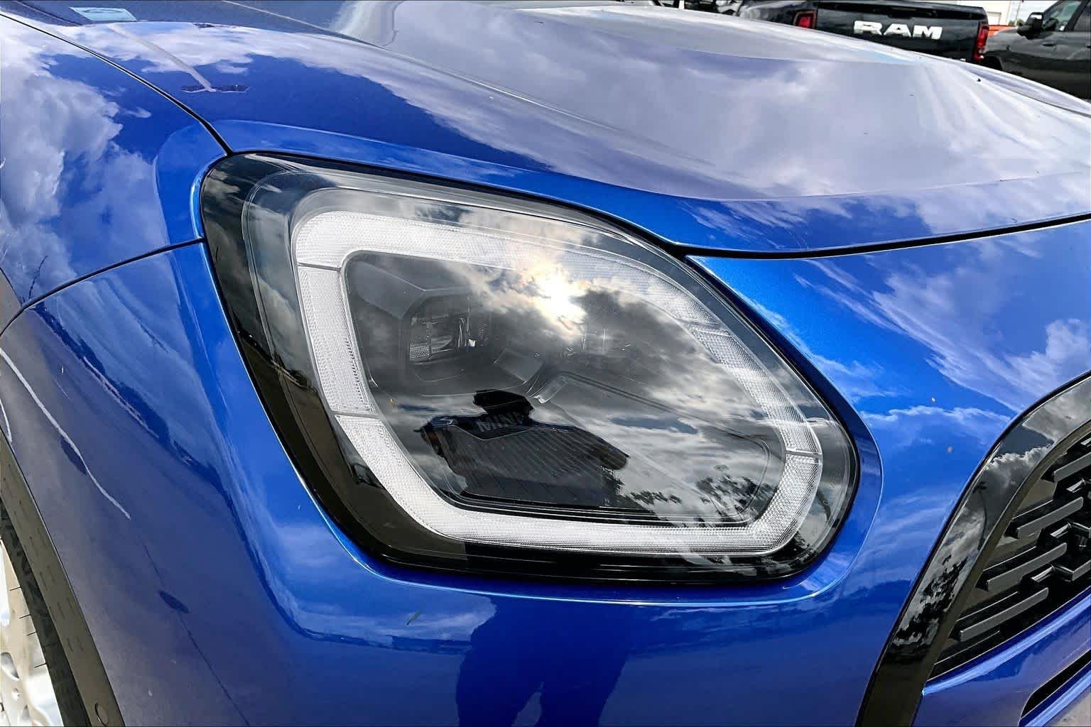 New 2026 Blazing Blue Metallic MINI Signature Plus image 13