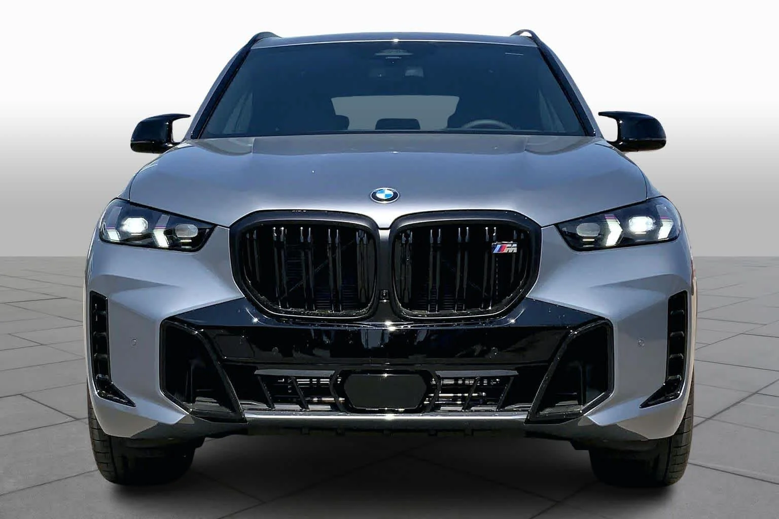 New 2026 Skyscraper Grey Metallic BMW M60i image 3