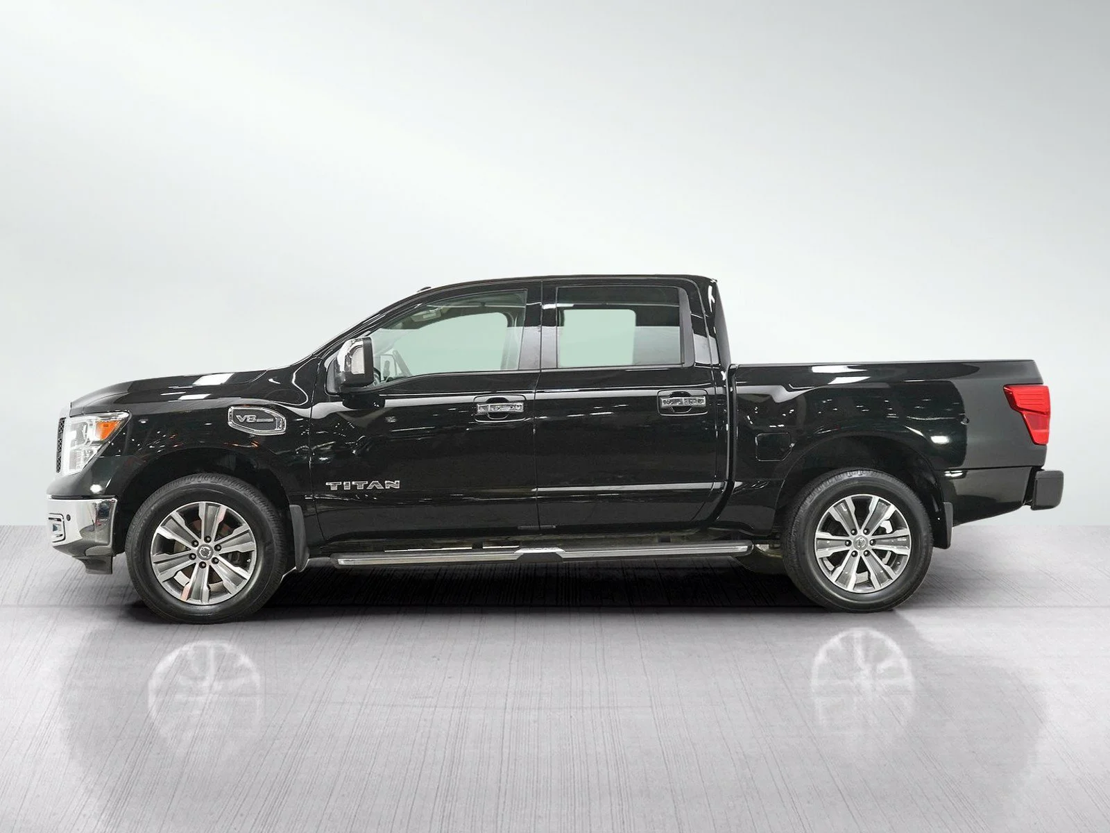 Used 2017 Nissan Titan SL with VIN 1N6AA1E53HN504694 for sale in Minneapolis, Minnesota