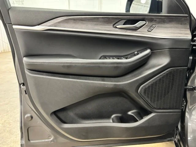 Used 2023 Gray Jeep Limited image 18