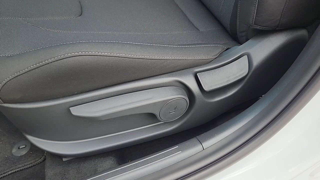 New 2026 Serenity White Hyundai SE image 8