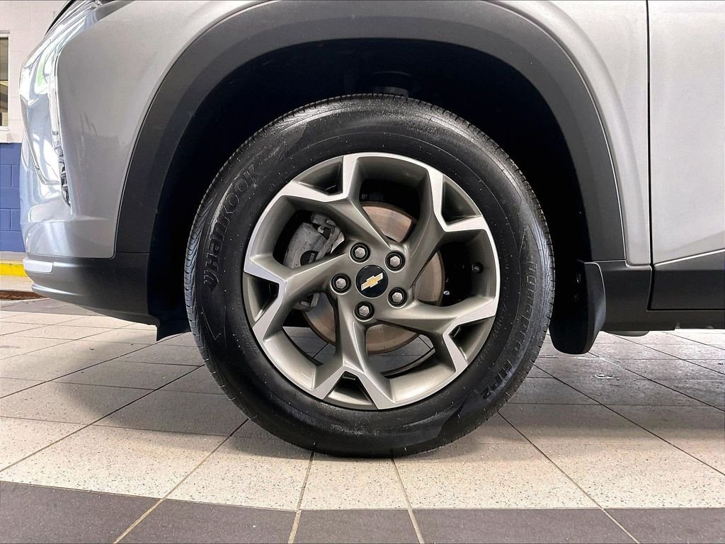 Used 2025 Gray Chevrolet LT image 7