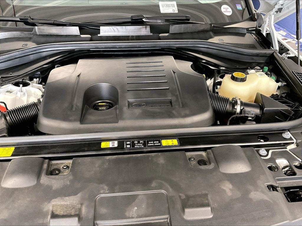 Used 2025 White Land Rover SE image 34