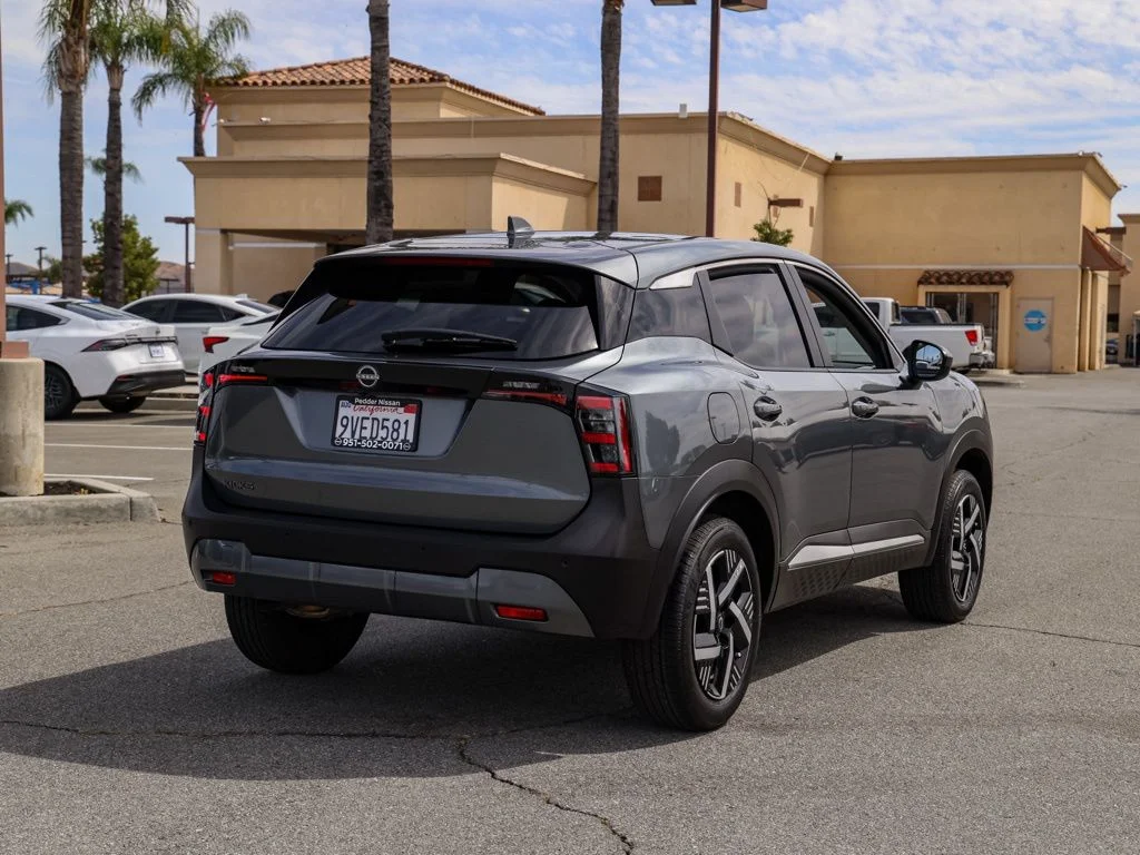 Used 2025 Gray Nissan SV image 3