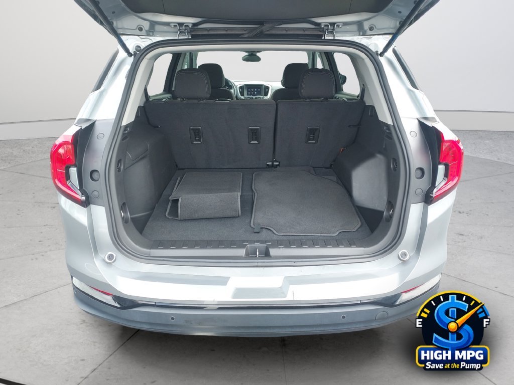 Used 2023 Silver GMC SLE image 34