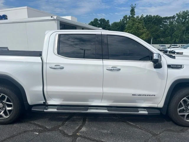 Used 2022 White GMC SLT image 3