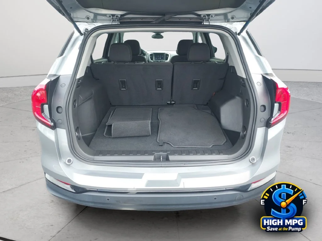 Used 2023 Silver GMC SLE image 34