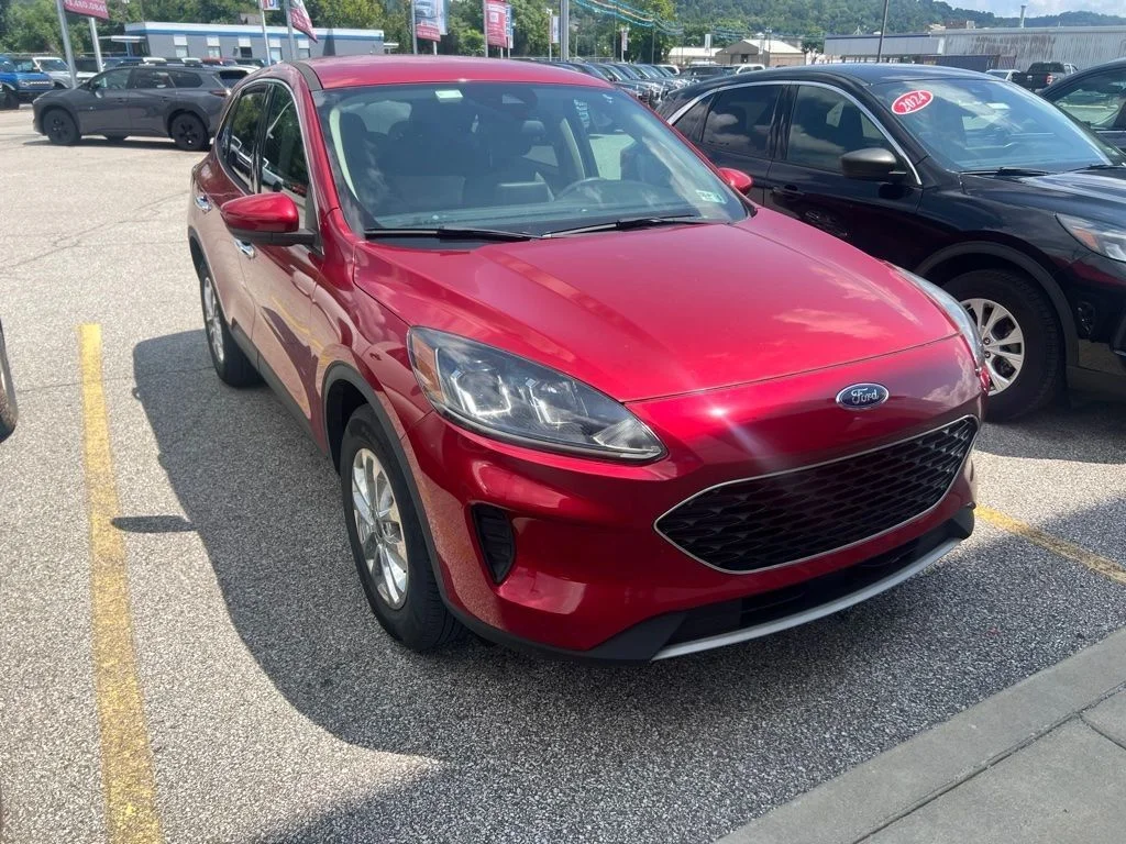 Used 2020 Red Ford SE image 2