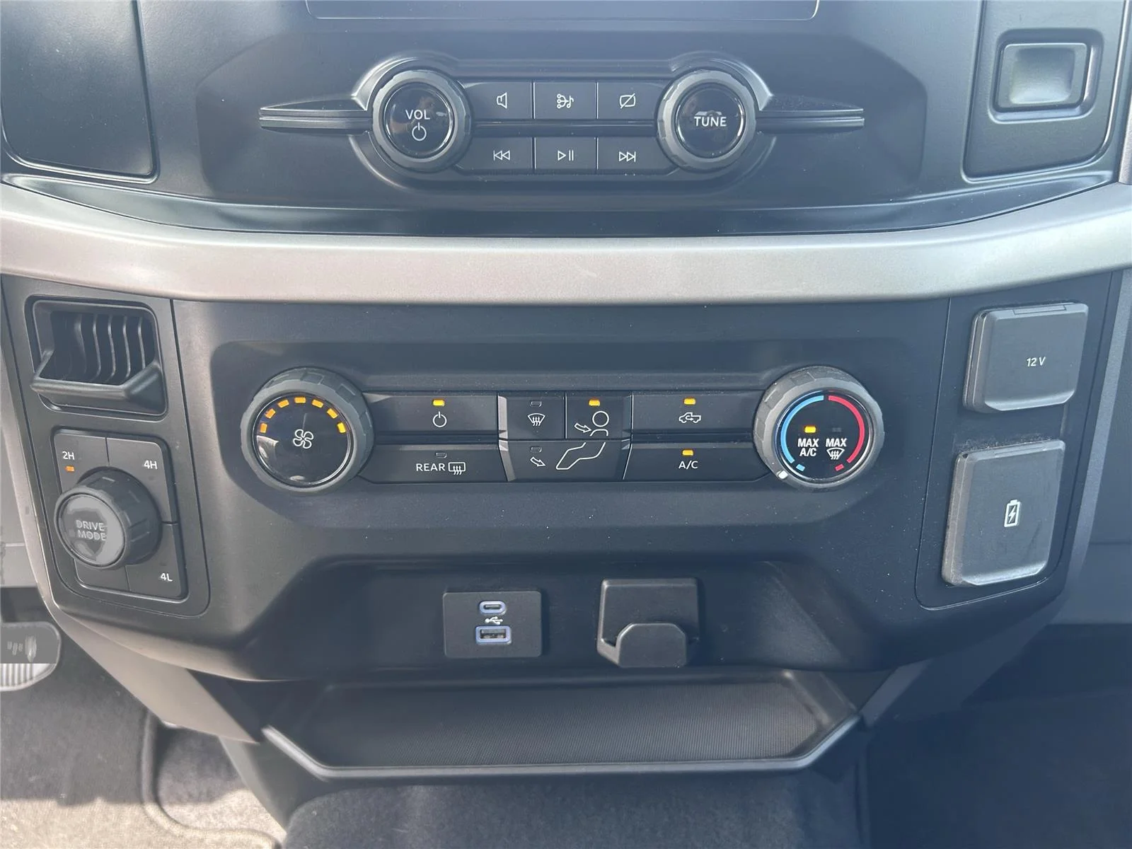 Used 2023 Iconic Silver Ford XLT image 17