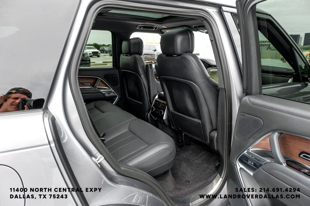 Used 2023 Grey Land Rover SE image 40