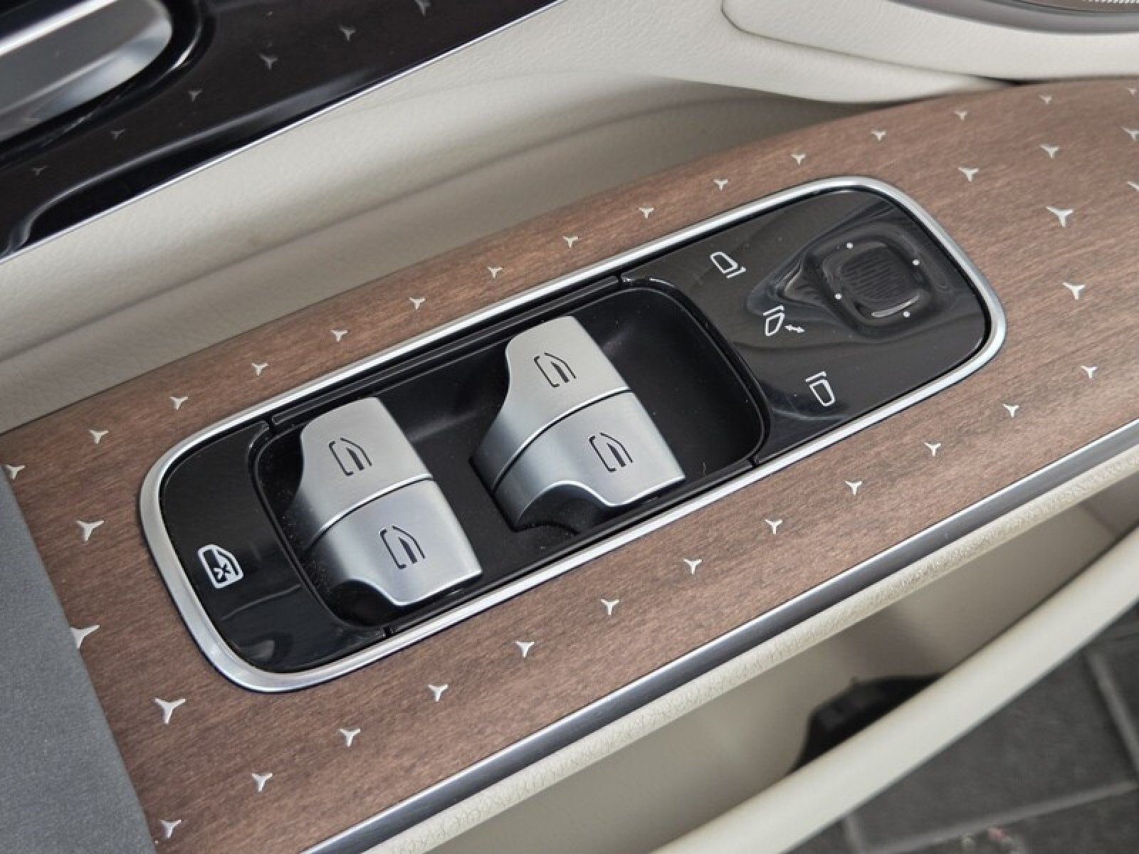 Certified Used 2024 Sonoran Brown Metallic Mercedes-Benz EQS 450 image 24